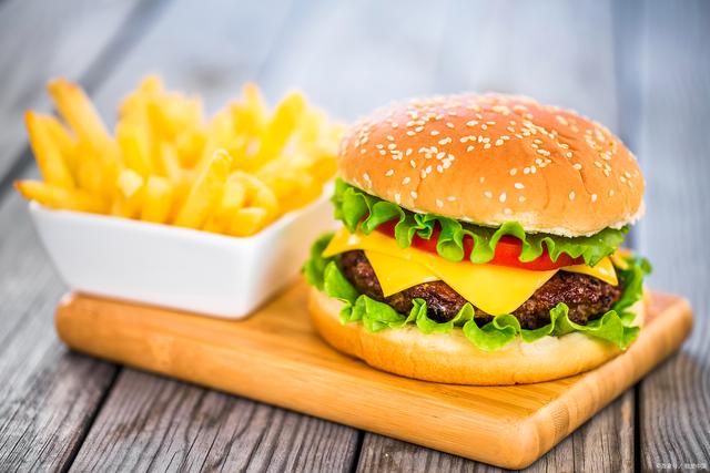 華萊士漢堡店加盟官網(wǎng),華萊士加盟條件及加盟費用