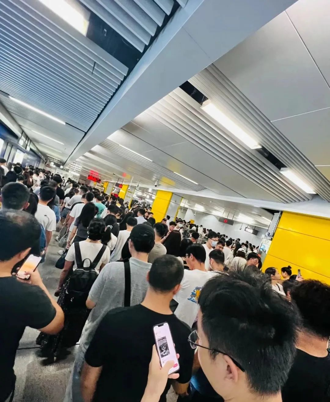 年輕人逛商場只去B1B2了！海底撈、楠火鍋聞風而“下”