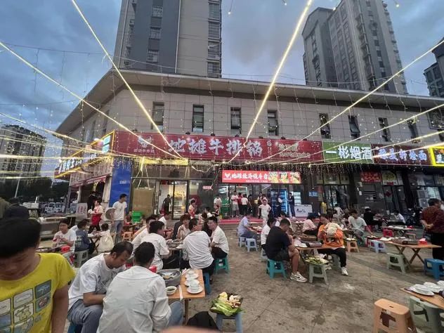 日營業額突破3萬的地攤牛排火鍋，被捧成創業的新機遇