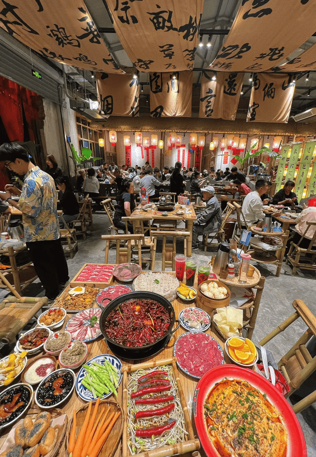 賣烤肉、進校園…...海底撈為何把這么多第一次給了西安？