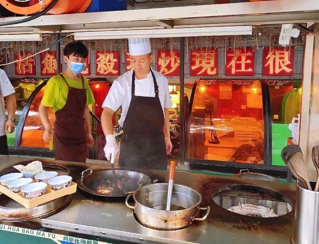 賣烤肉、進校園…...海底撈為何把這么多第一次給了西安？