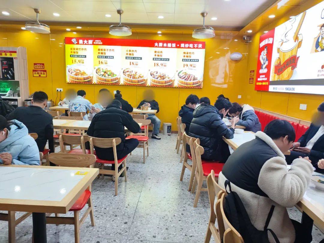 15元吃飽、猛火現(xiàn)炒……它瘋狂收割一線城市打工人