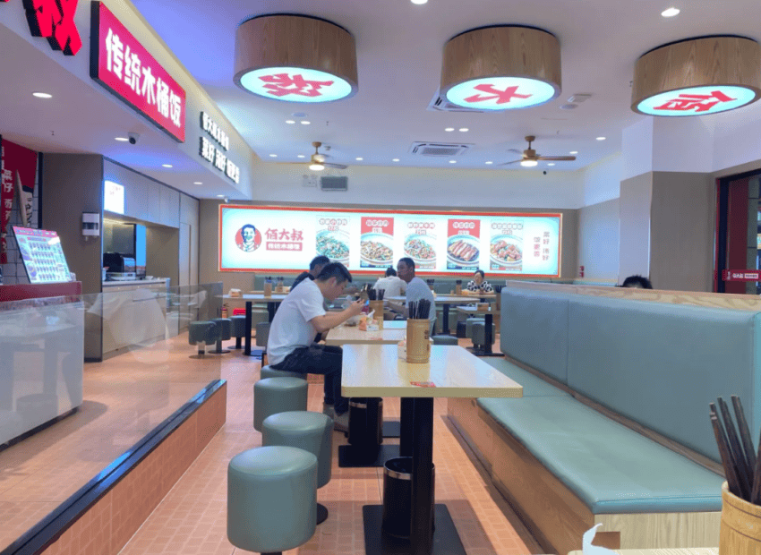 15元吃飽、猛火現炒……它瘋狂收割一線城市打工人