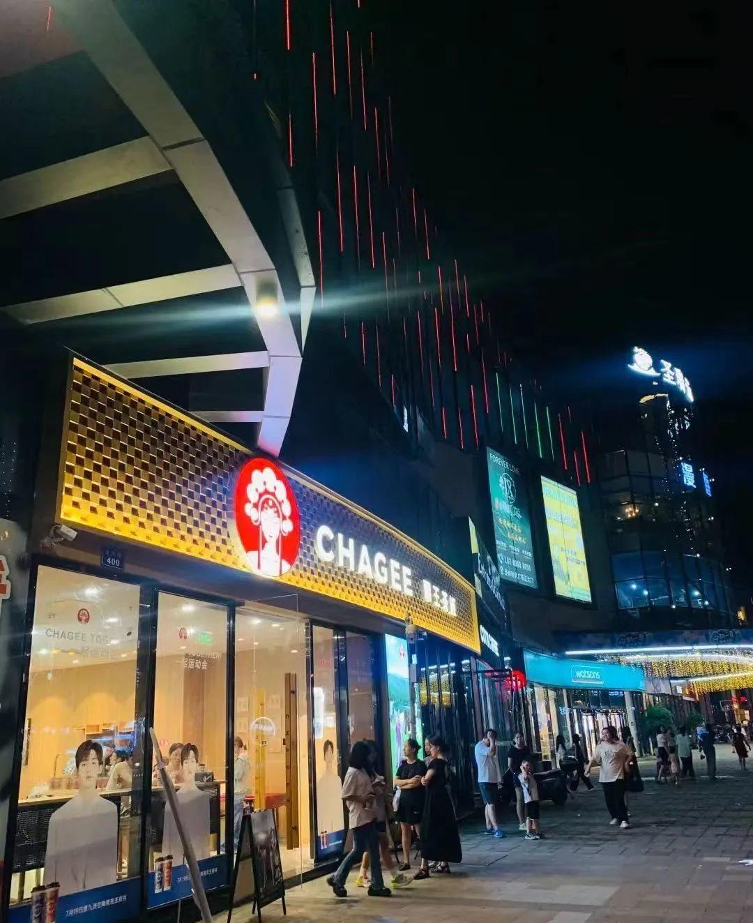 返鄉過年，我被小縣城的消費震撼了